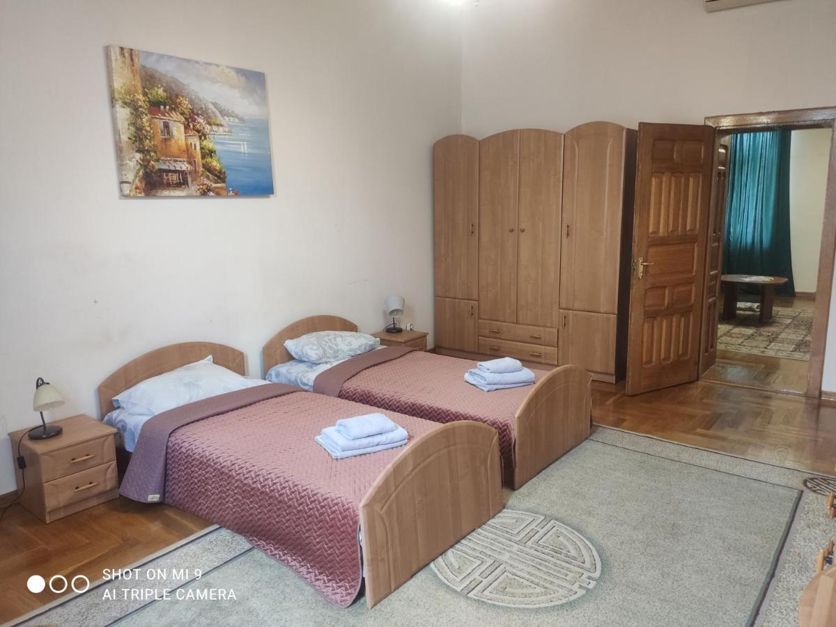 Apartments Domovik ,Kirilla I Mefodiya, 5 Moekatsjeve Buitenkant foto