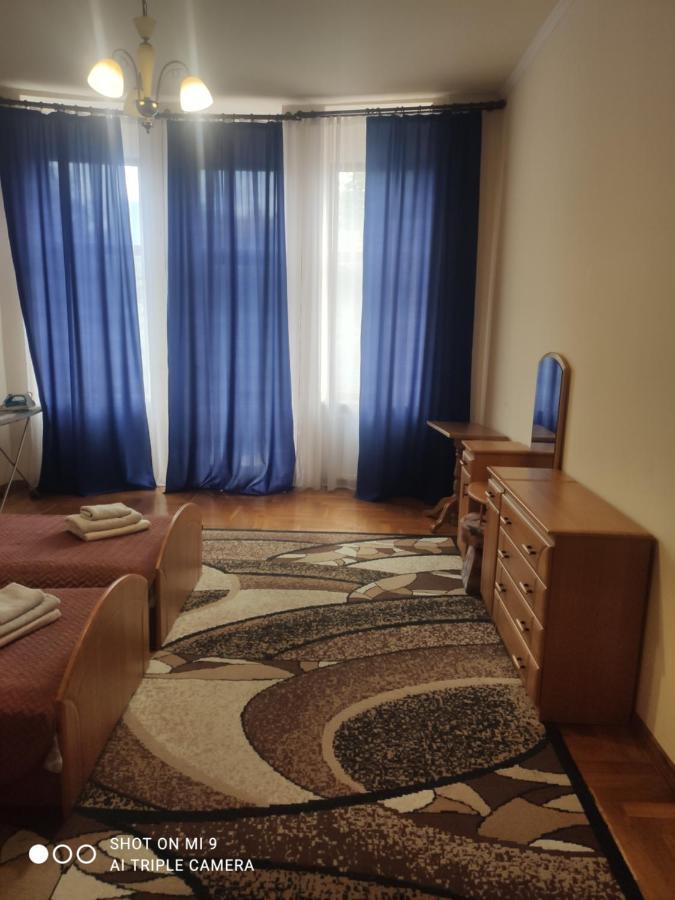 Apartments Domovik ,Kirilla I Mefodiya, 5 Moekatsjeve Buitenkant foto