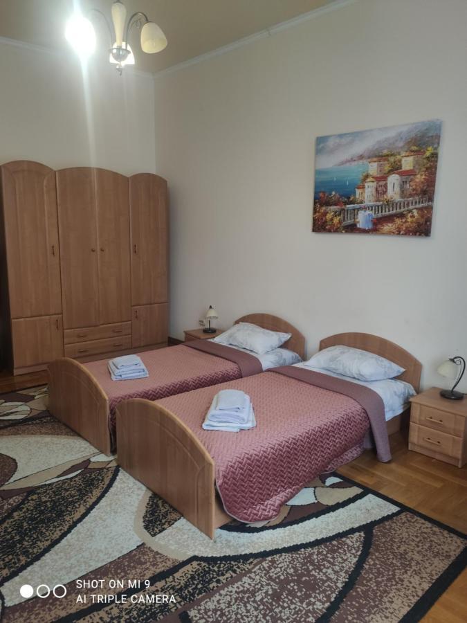 Apartments Domovik ,Kirilla I Mefodiya, 5 Moekatsjeve Buitenkant foto