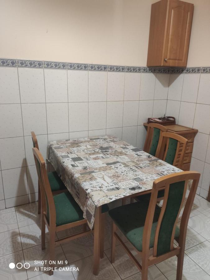 Apartments Domovik ,Kirilla I Mefodiya, 5 Moekatsjeve Buitenkant foto
