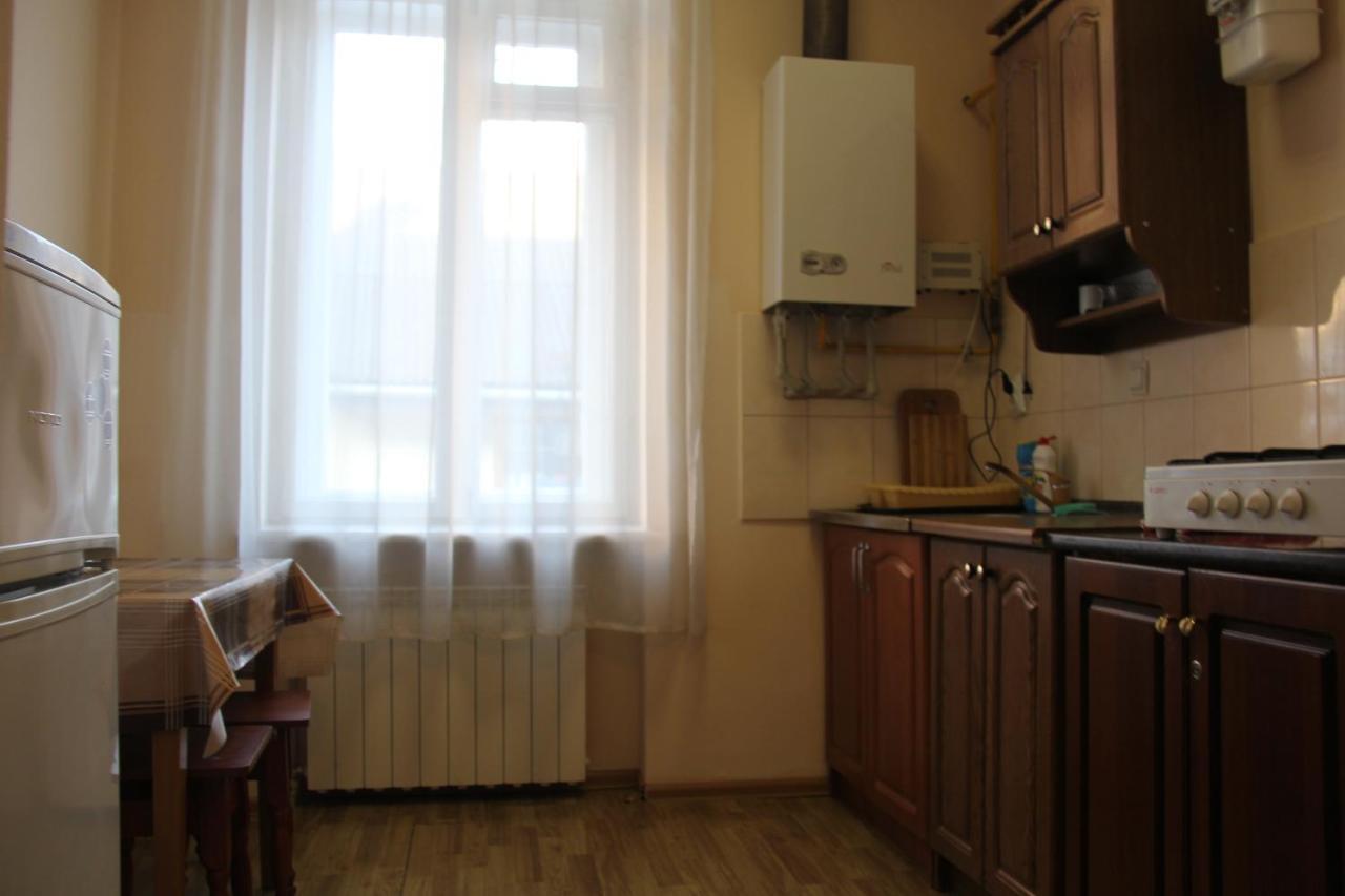 Apartments Domovik ,Kirilla I Mefodiya, 5 Moekatsjeve Buitenkant foto