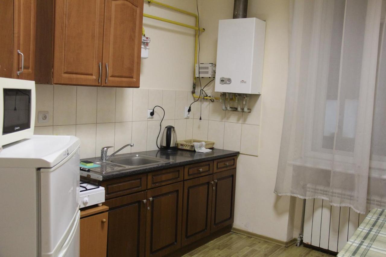 Apartments Domovik ,Kirilla I Mefodiya, 5 Moekatsjeve Buitenkant foto