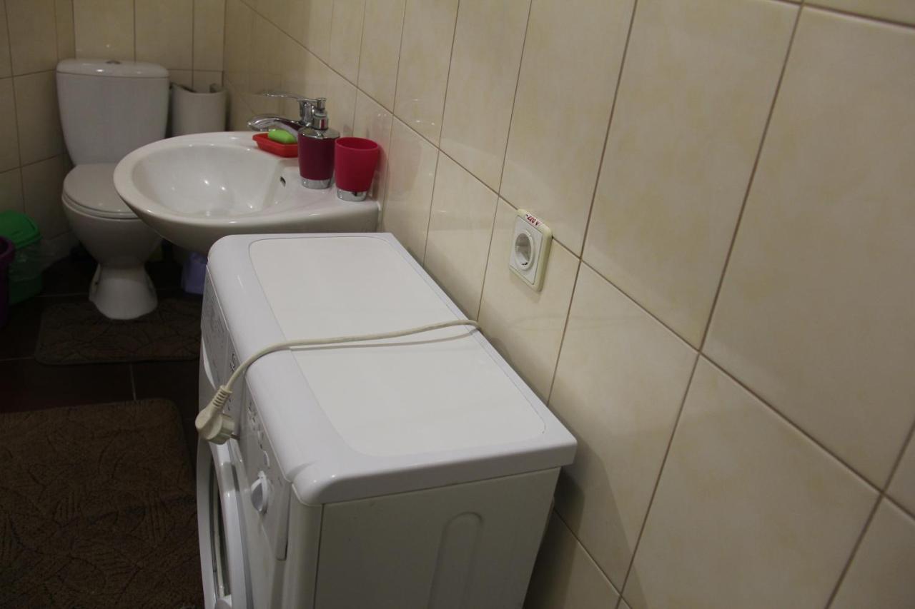 Apartments Domovik ,Kirilla I Mefodiya, 5 Moekatsjeve Buitenkant foto