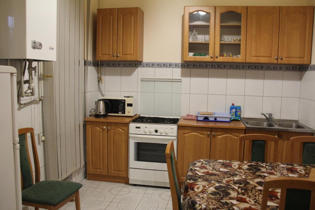 Apartments Domovik ,Kirilla I Mefodiya, 5 Moekatsjeve Buitenkant foto