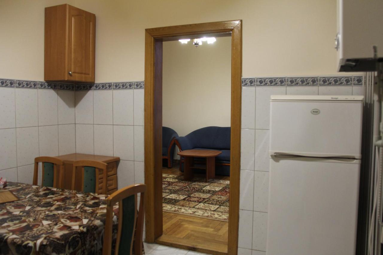 Apartments Domovik ,Kirilla I Mefodiya, 5 Moekatsjeve Buitenkant foto