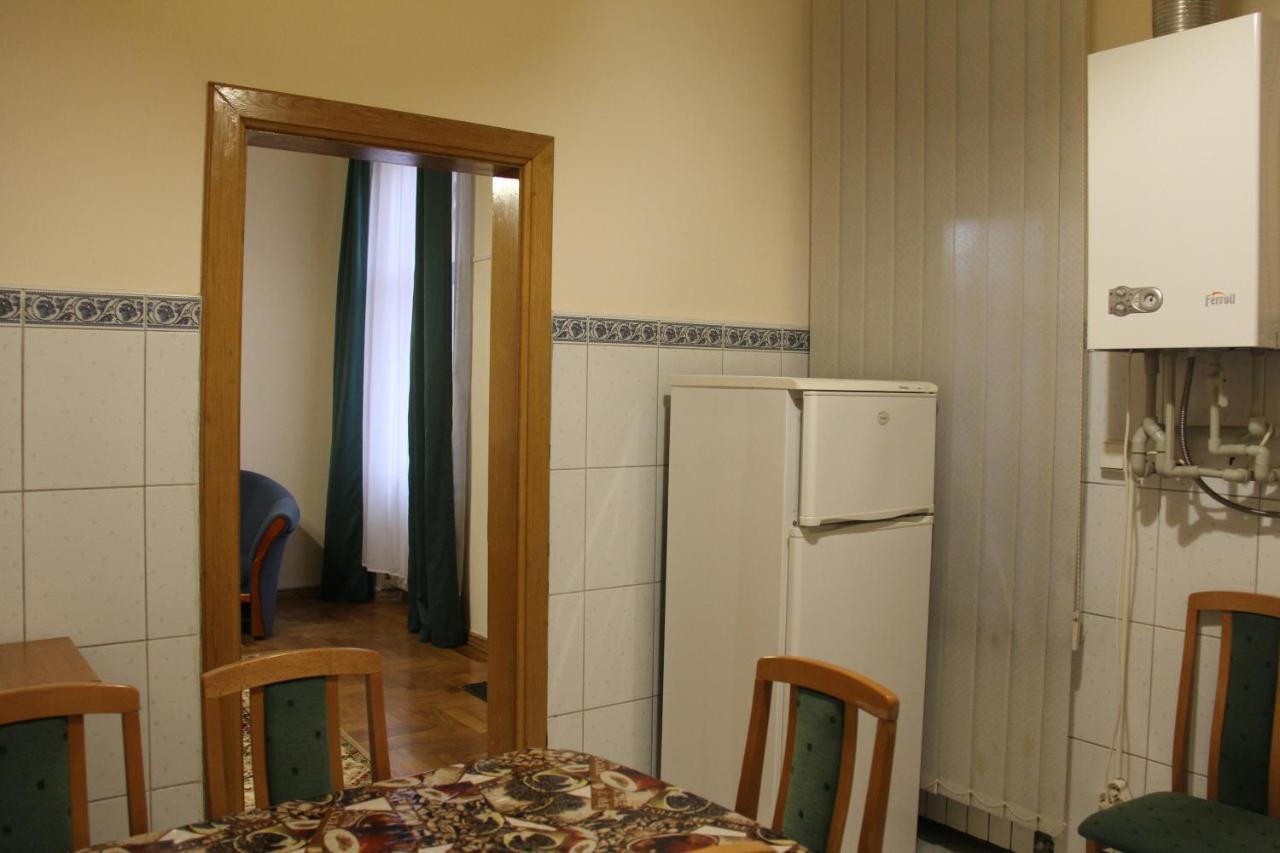 Apartments Domovik ,Kirilla I Mefodiya, 5 Moekatsjeve Buitenkant foto