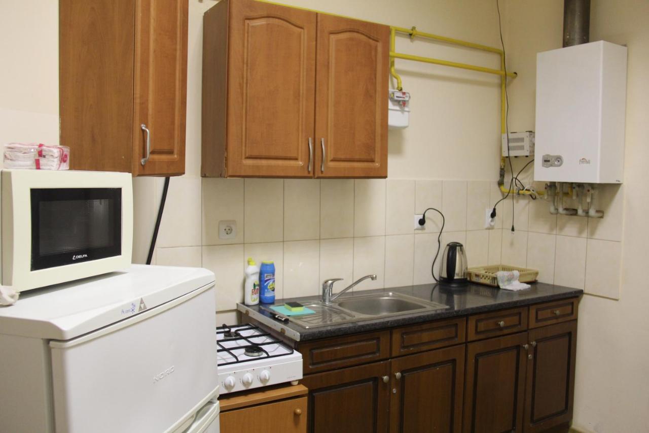 Apartments Domovik ,Kirilla I Mefodiya, 5 Moekatsjeve Buitenkant foto